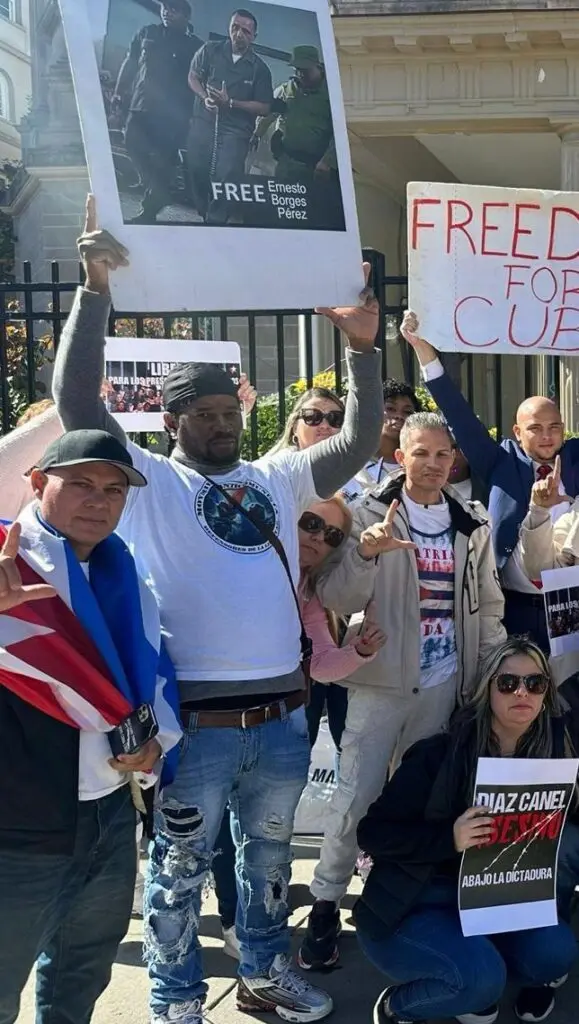 Demanding freedom for political prisoners